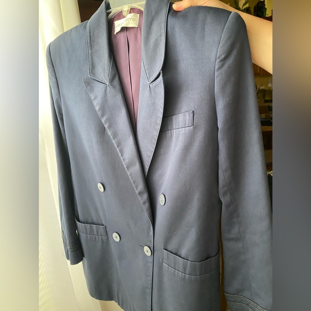 Liz Claiborne Women’s Double Breasted Blazer in Navy. size 4.